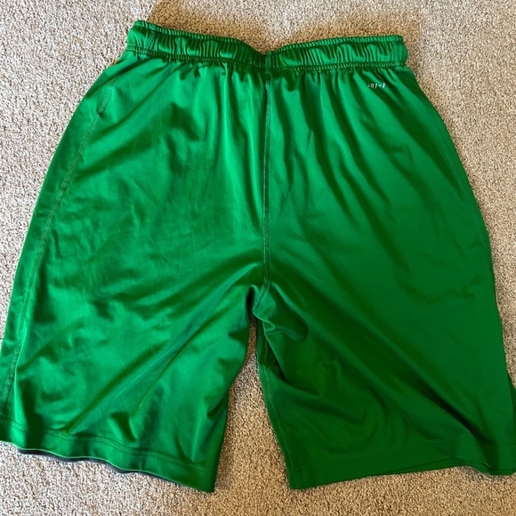 Men’s Nike Oregon Basketball Shorts - Picture 5 of 5